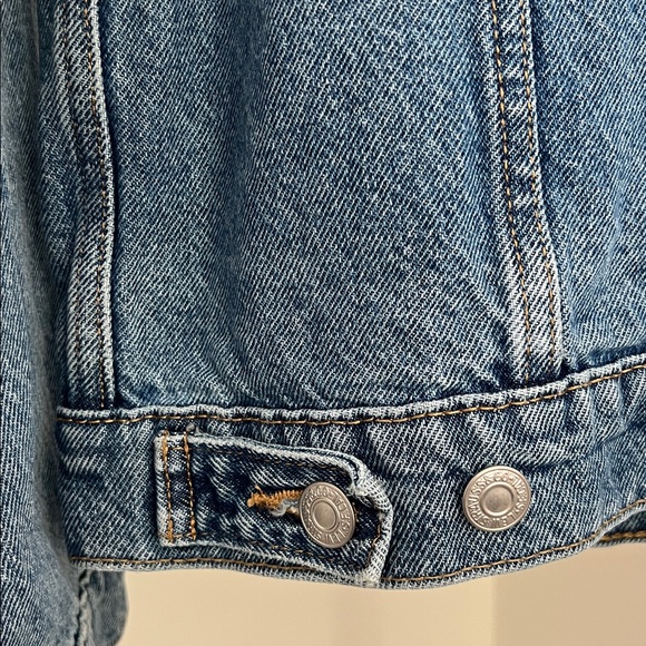 Levi's Classic Blue Jean Denim Trucker/Boyfriend Style Jacket - Picture 4 of 6